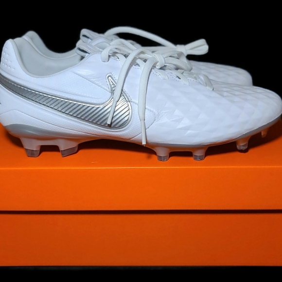 soccer cleats 8.5